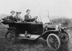 statelibqld_2_179851_1913_model_t_ford_takes_a_couple_off_on_their_honeymoon_1913